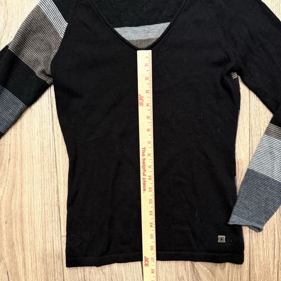 Women’s XS V-Neck Smartwool Sweater - Picture 8 of 11